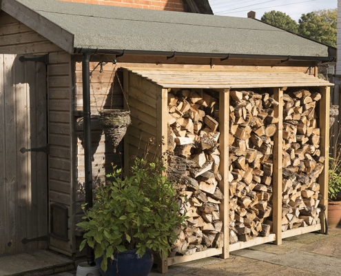 Haardhout opslag en bewaartips: Natuurlijk drogen in de zomer?