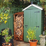 Tips om hout buiten het huis vochtvrij te bewaren