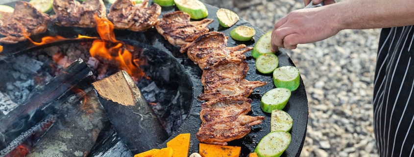 Barbecueën, outdoor-cooking met openhaardhout